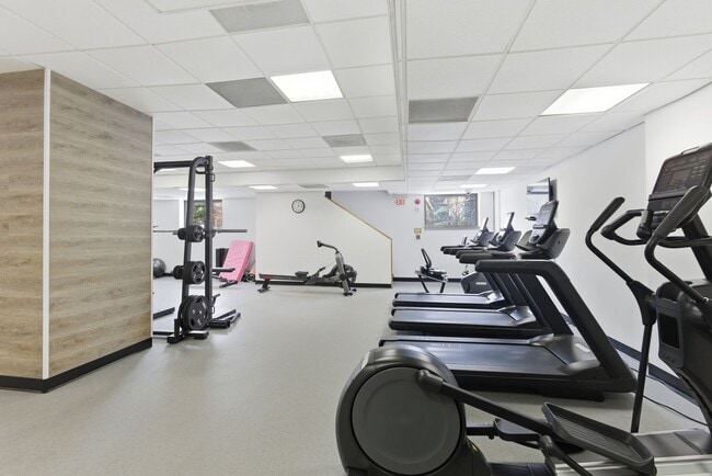 Building Photo - Beautiful 1 BR/1 BA Condo in The Observatory!