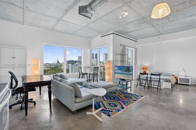 Foto del edificio - 10 SW South River Dr