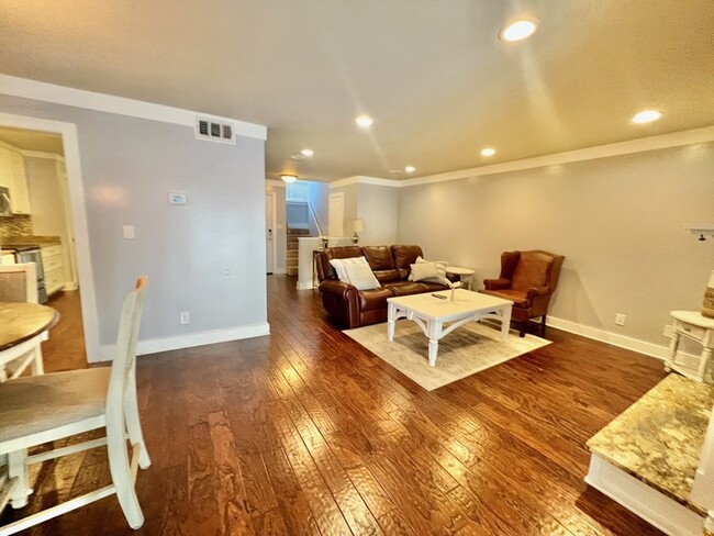Building Photo - 1211 Quail Lake Blvd