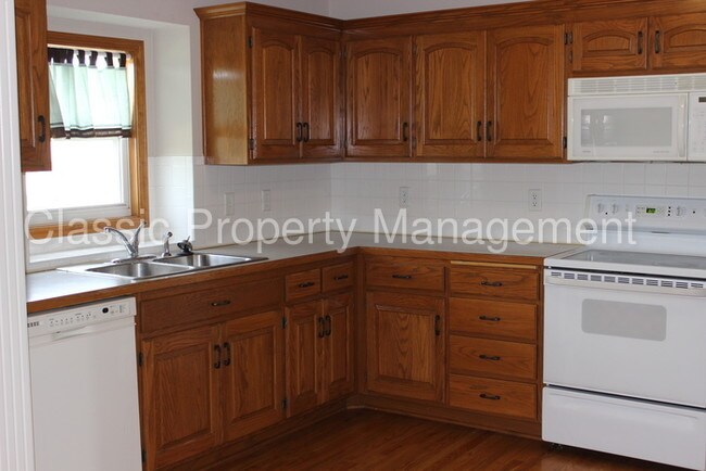 Foto del edificio - 10608 N Tullis Ave