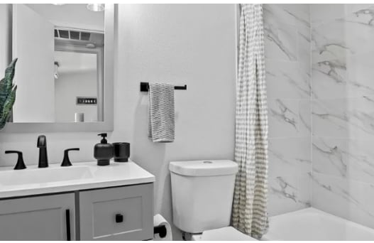 Photo - 2627 Douglas Ave Apartment