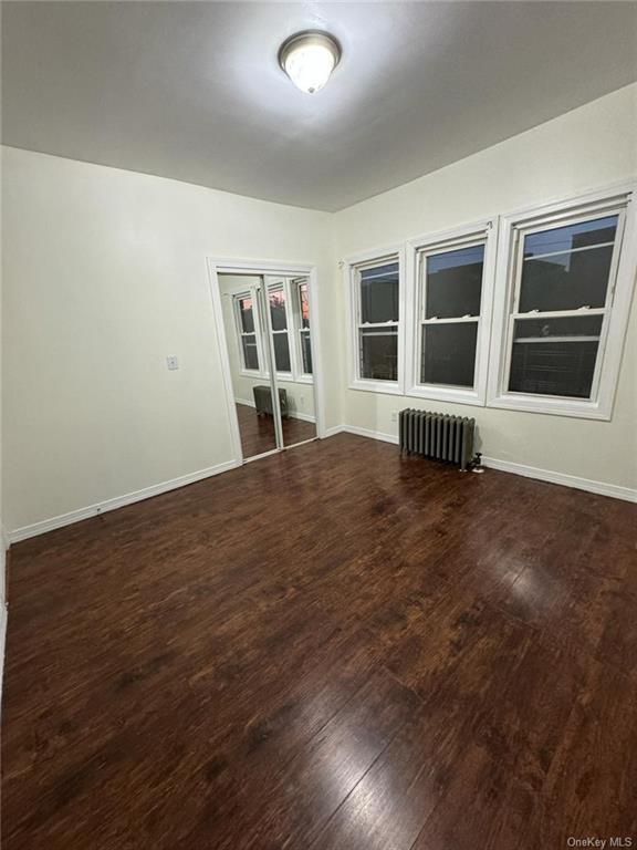 Foto del edificio - 861 E 215th St