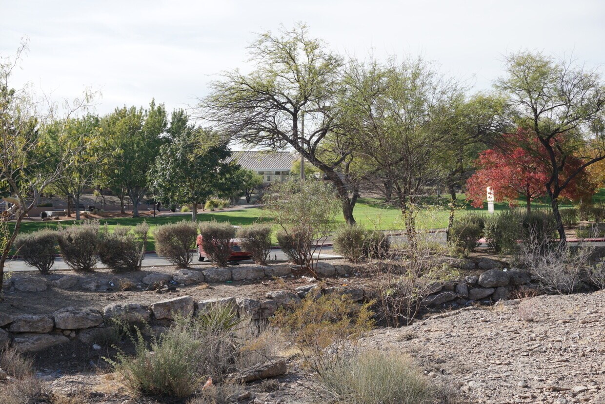 Foto principal - TOTALLY RENOVATED Summerlin Condo - Lake M...