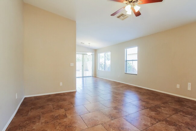 Foto del edificio - 13153 W Fairmont Ave