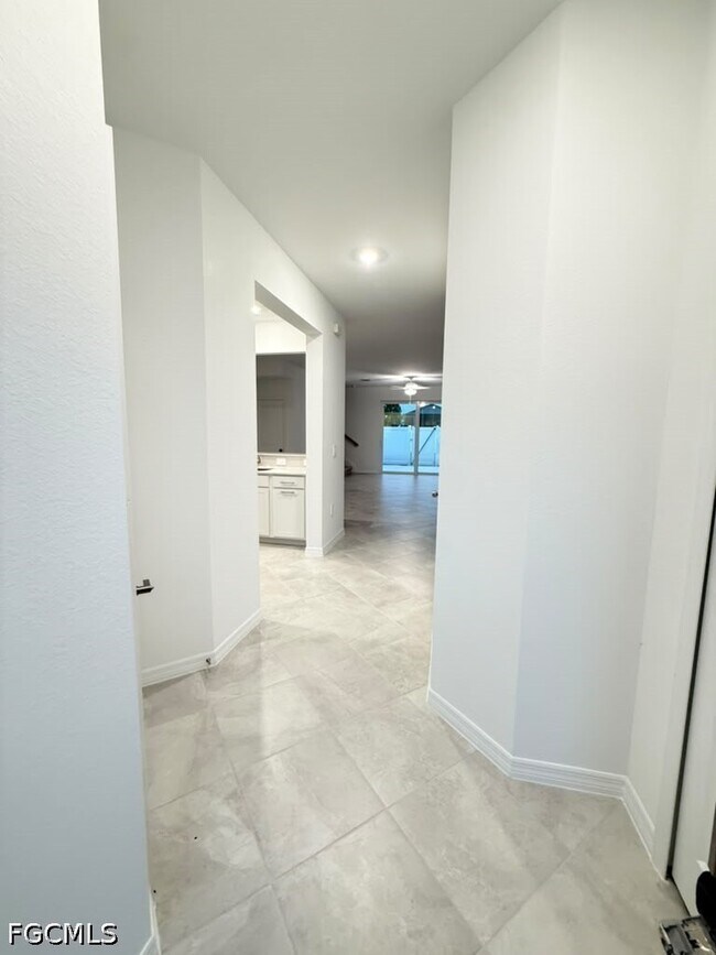 Foto del edificio - 14844 Bluewater Rd