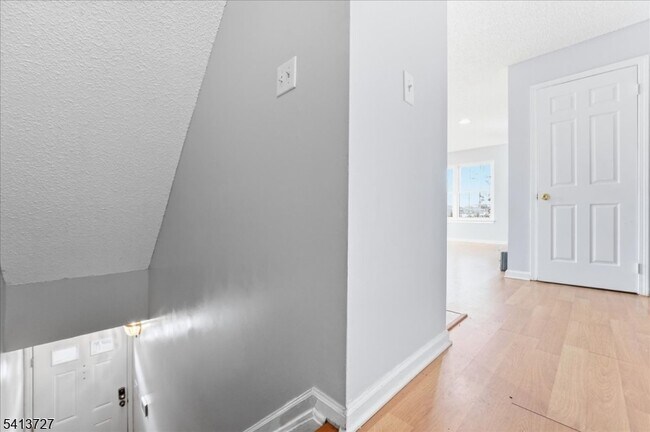 Foto del edificio - 47 Rutgers Dr