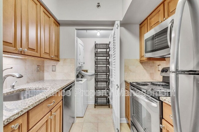 Building Photo - 1001 N Randolph St