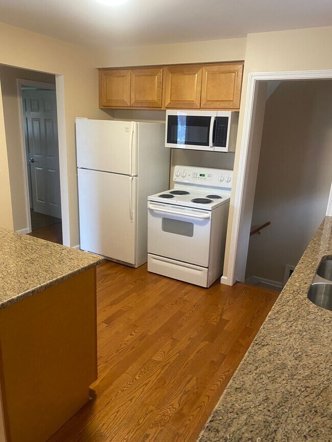 Building Photo - Newly renovated three bedroom brick ranch ...