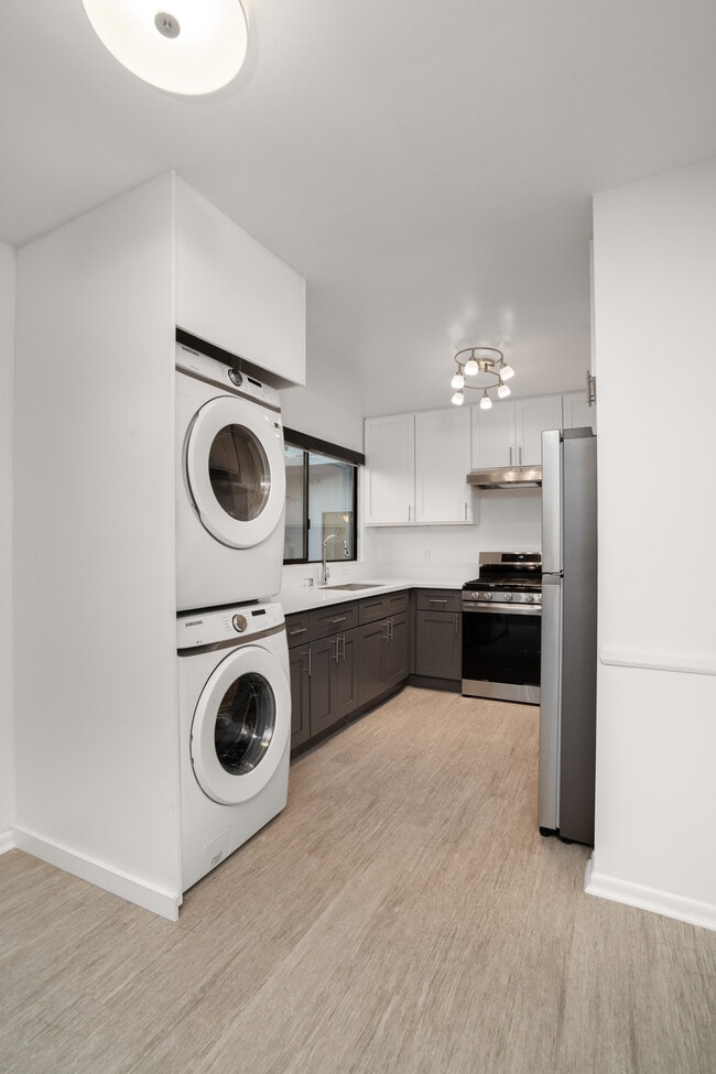 Foto del edificio - 2033 N Beachwood Drive