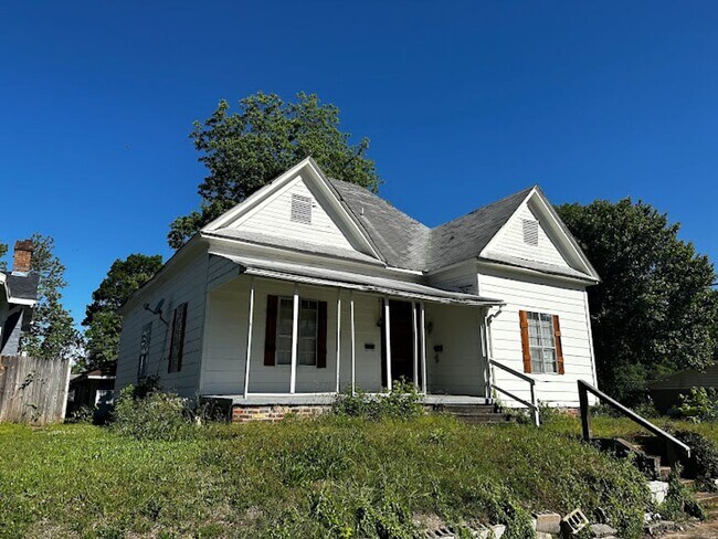 Building Photo - Dartmouth Duplex