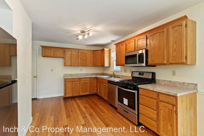 Building Photo - 4 br, 2 bath House - 10 Hickory Dr.