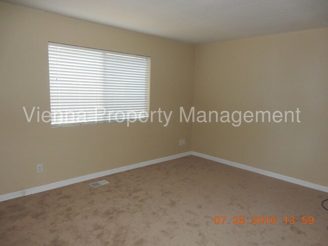 Foto del edificio - 7270 Douglas Blvd