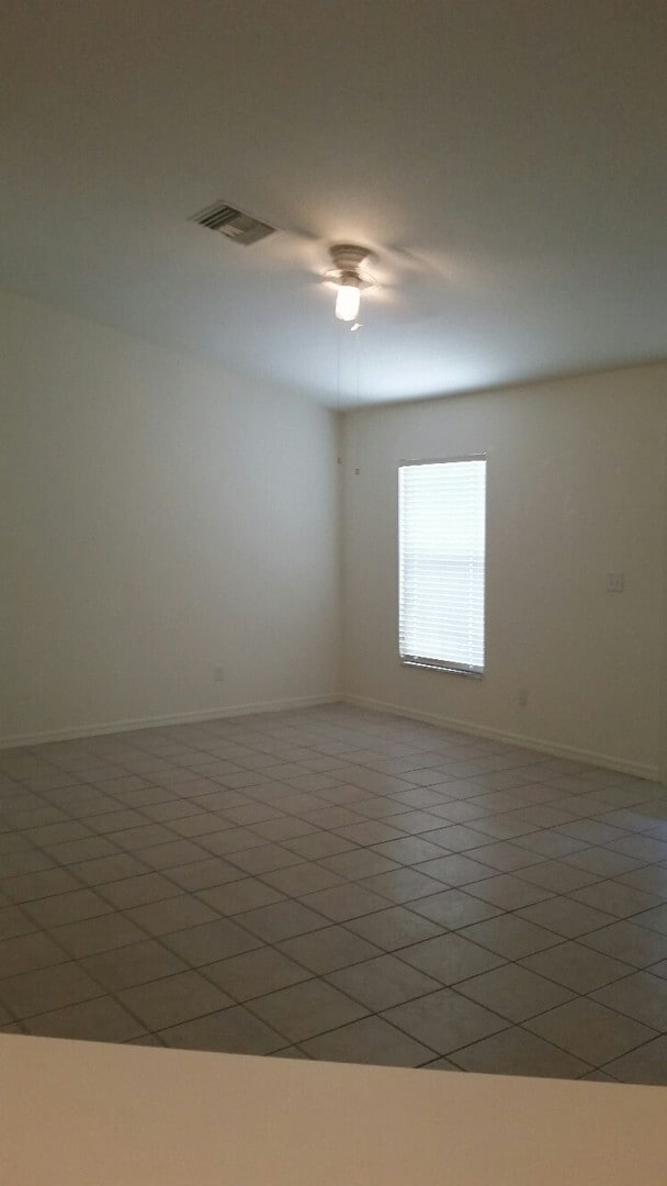 Building Photo - Great Duplex in Cape Coral with Garage ava...