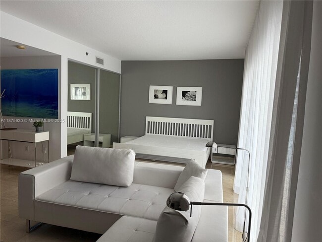 Building Photo - 1050 Brickell Ave