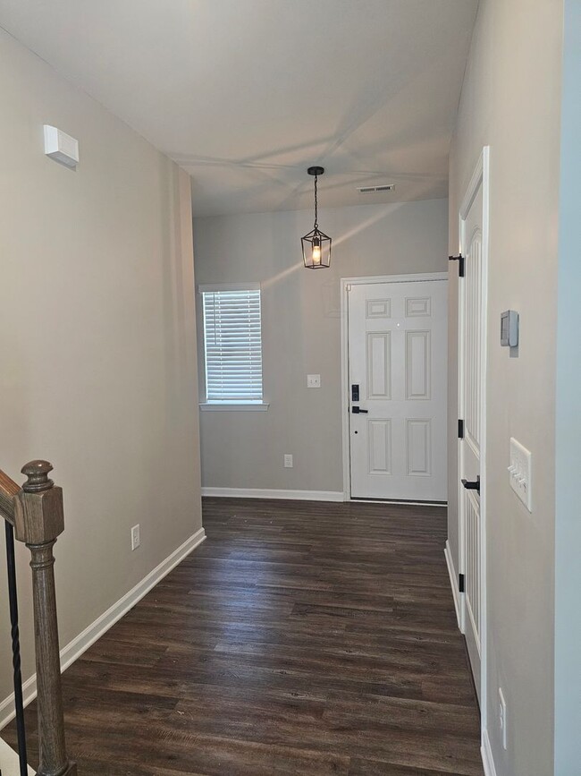 Building Photo - Like New- Immaculate 2-Story Home w/ 3 Bedroom 2.5 Bath with Loft Area.
