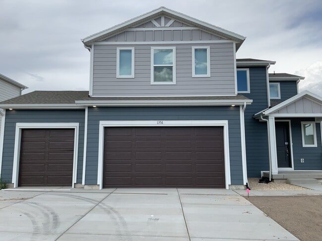 Building Photo - 1376 W Mahogany St