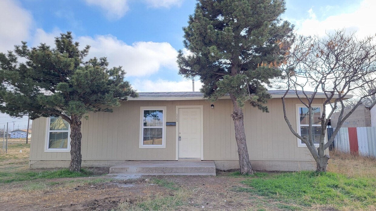 Totally Remodeled!! Available March 1st 2024! House Rental in Slaton