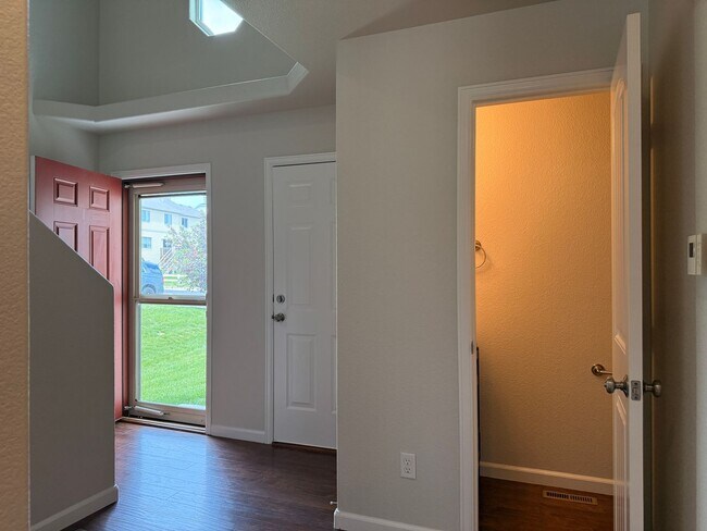 Foto del edificio - 4 Bedroom, 3.5 Bathroom Townhome in Cheyen...