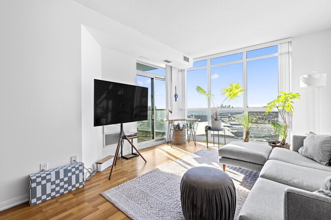 Building Photo - 219 Fort York Blvd