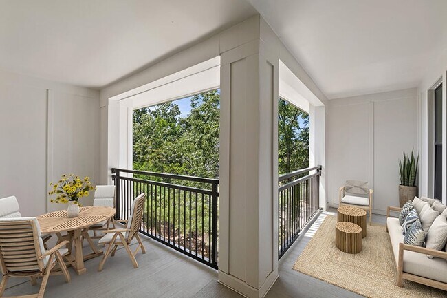 Patios privados y balcones ventilados disponibles - The Henslow Daniel Island Apartments & Tow...