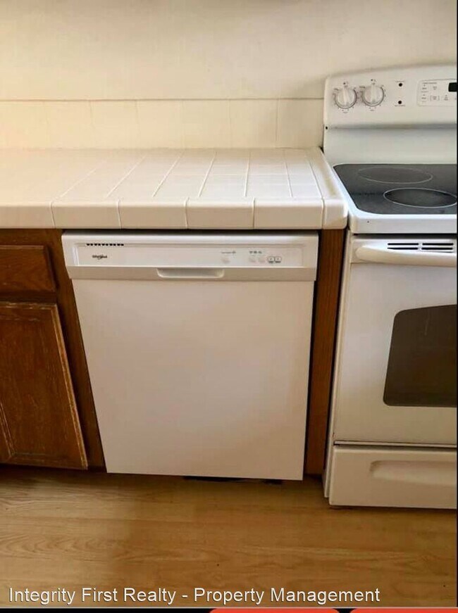 Building Photo - 2 br, 2.5 bath House - 2133 Northshore Dri...