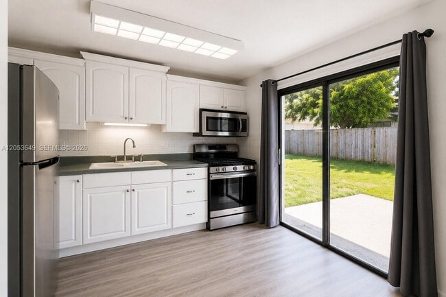 Foto del edificio - 930 NE 23rd Ct