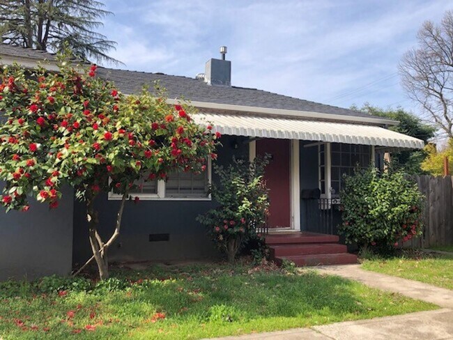 Foto del edificio - 2-Bed, 1-Bath Bungalow