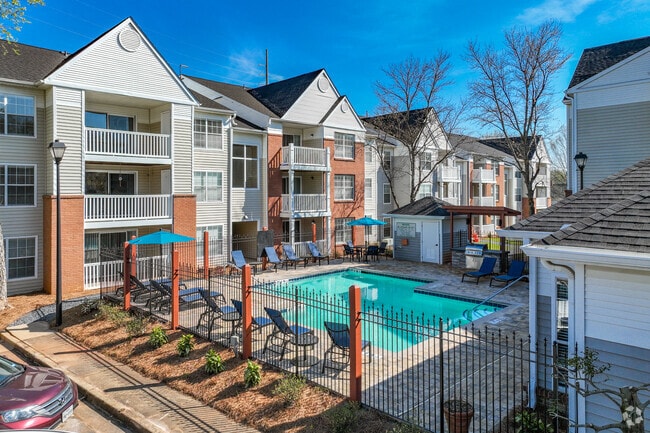 Building Photo - Avery Glen Luxury Apartments