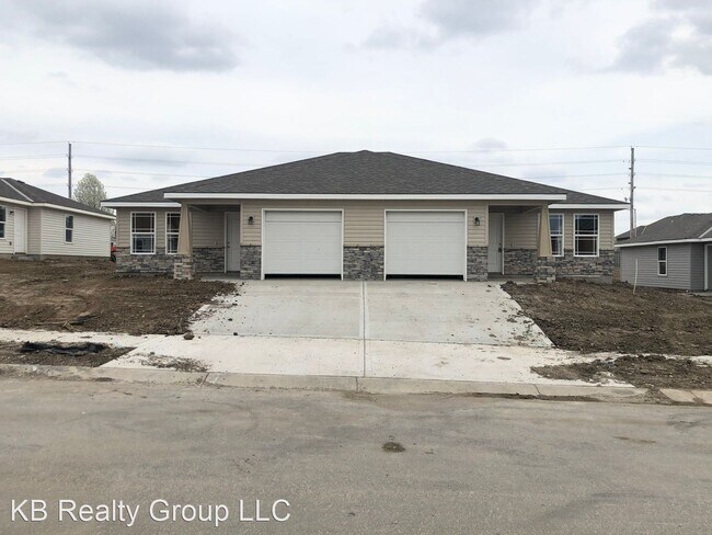 Building Photo - 3 br, 2 bath House - 107 SW Lily Street