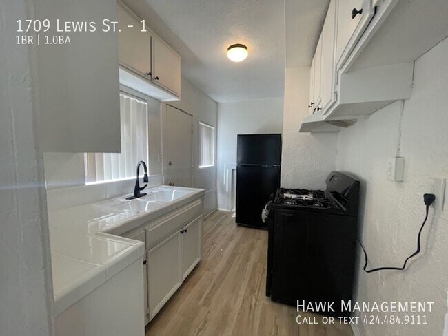 Building Photo - 1709 Lewis Ave
