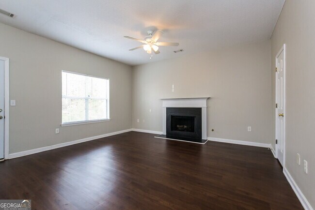 Foto del edificio - 3704 Lower Creek Dr