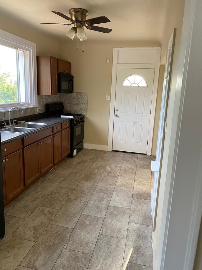 Kitchen - 8116 Kilpatrick Ave