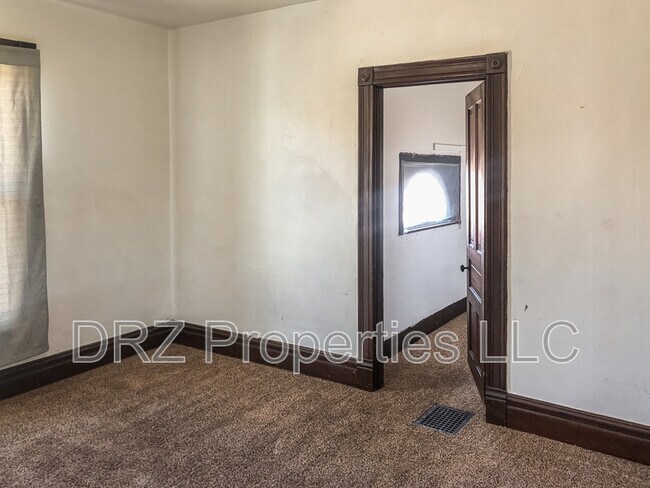 Foto del edificio - 1012 Bridge St NW