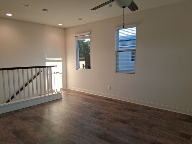 Building Photo - East end Ventura  5 Bed 5 Bath