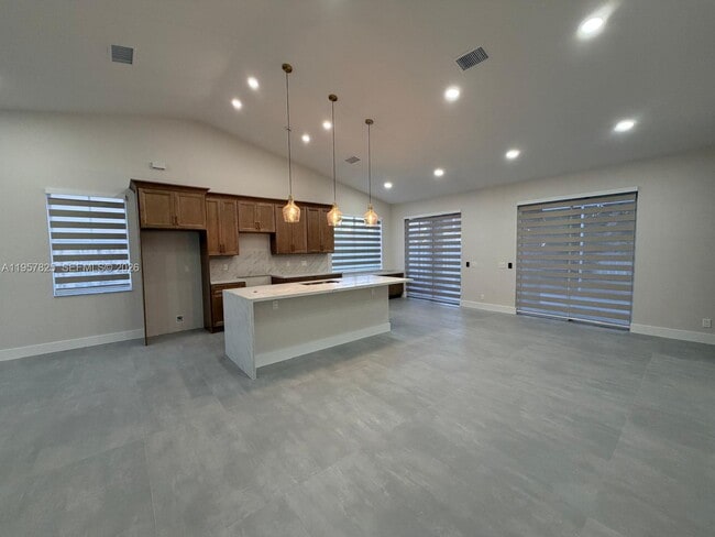 Building Photo - 755 Falling Water Rd