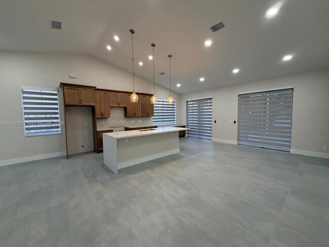 Foto del edificio - 755 Falling Water Rd