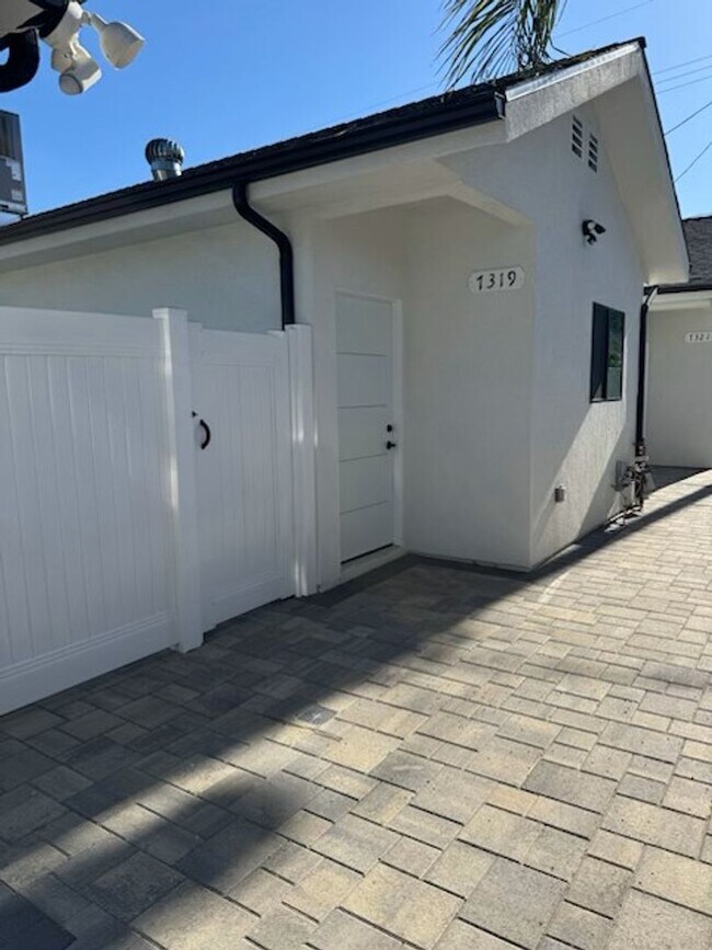 Foto del edificio - 7317-7321 Garden Grove Avenue