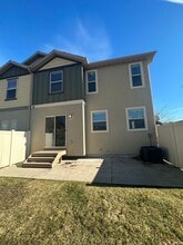 Building Photo - 1608 Hollyhock Cir
