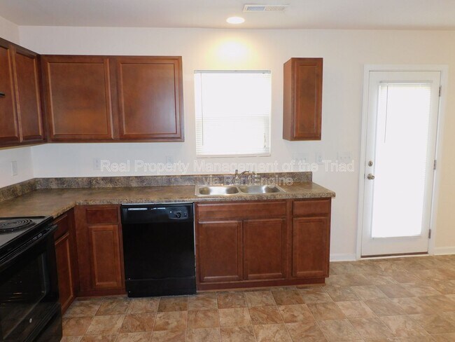 Building Photo - 415 Hidden Brook Ln