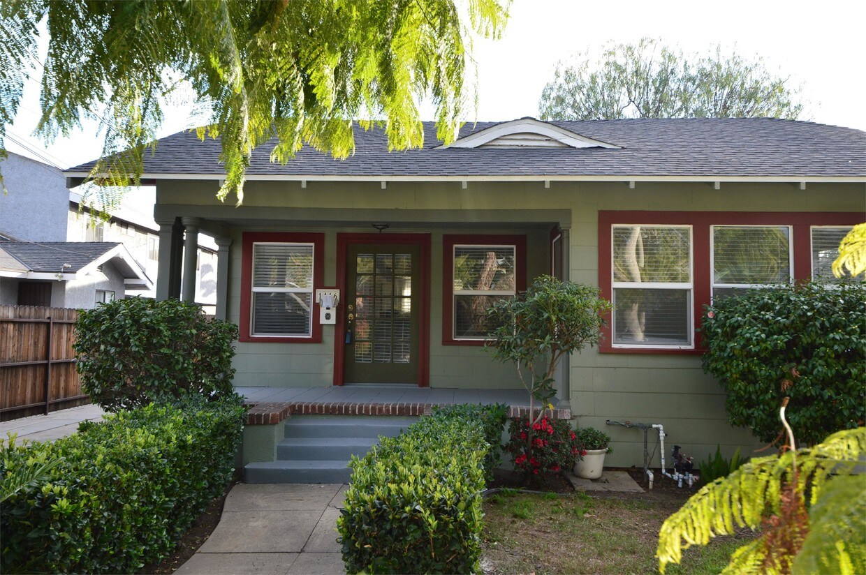 Primary Photo - 1416 E 8th St