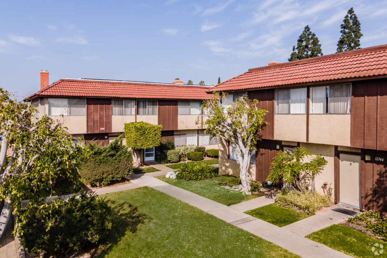 Primary Photo - Longview Apartment Homes