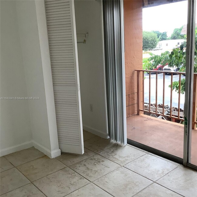 Building Photo - 800 SW 129th Pl