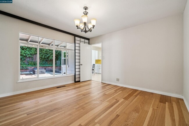 Building Photo - 818 Solana Dr