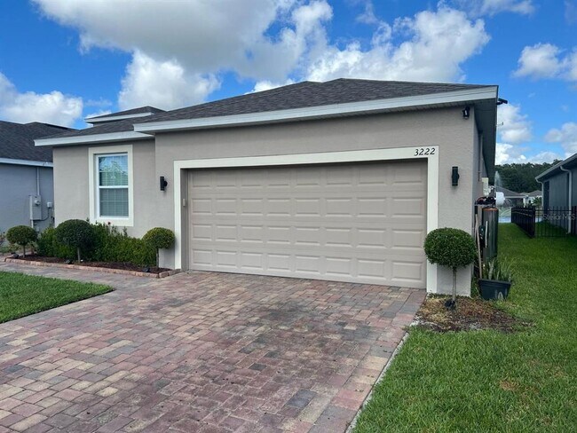 Foto del edificio - 3222 Stratton Cir