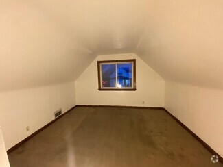 Building Photo - 136 Willowlawn Pkwy