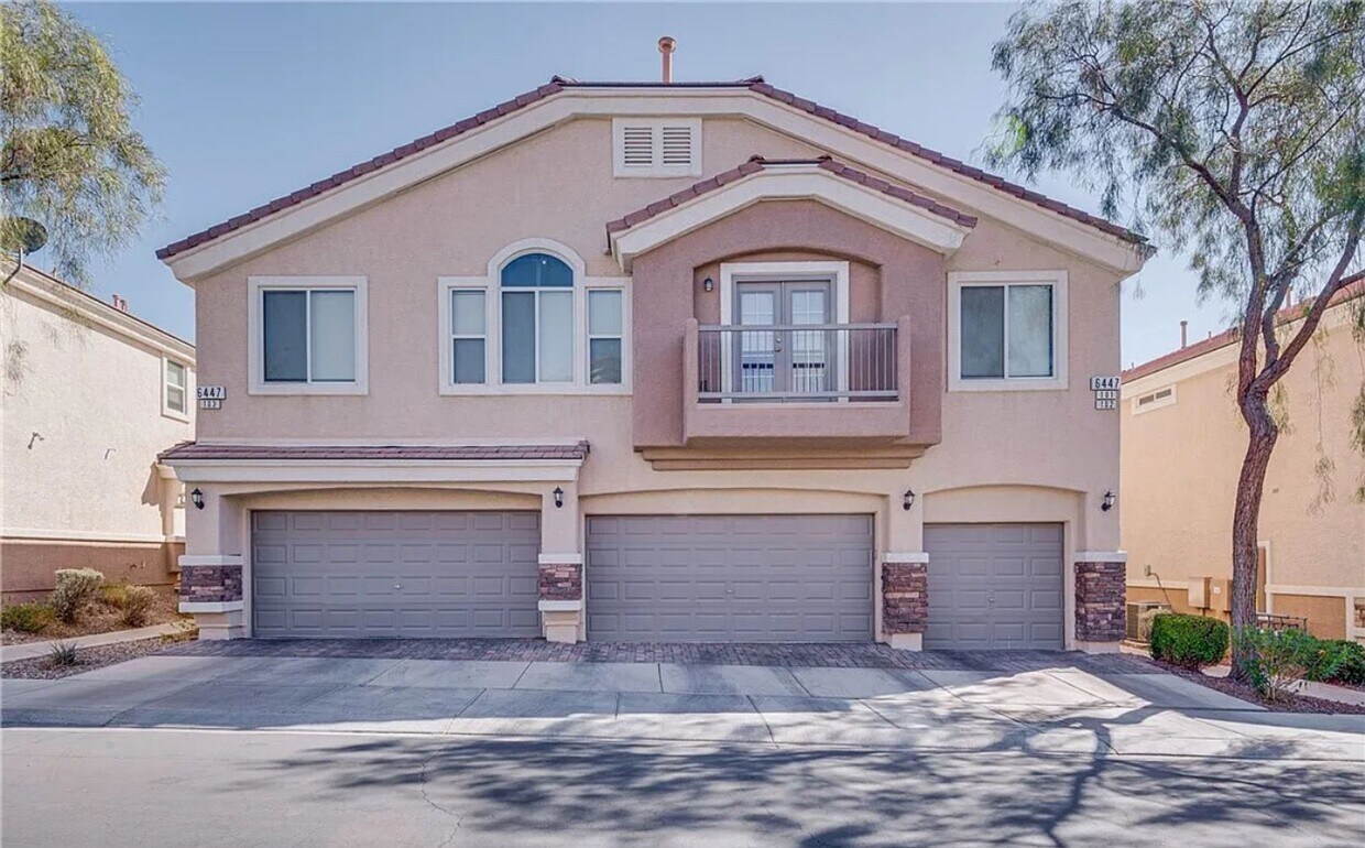Foto principal - Condo For Rent - Ask about our one month f...