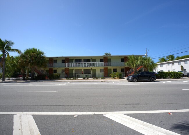 Foto del edificio - 220 Lucerne Ave