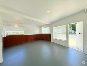 Building Photo - 619 W Cypress Ave