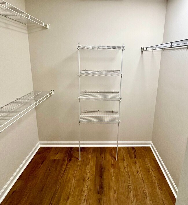 Foto del edificio - 327 Greendale Pl