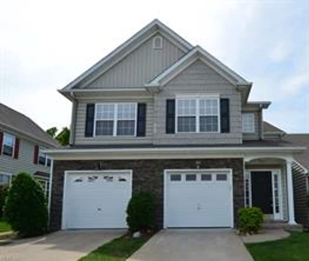 ONE LEVEL LIVING AT IT'S FINEST! LOTS OF ... - ONE LEVEL LIVING AT IT'S FINEST!  LOTS OF ...